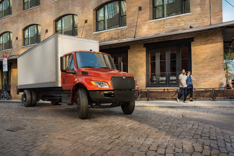 45581_mv_box_truck_sunrise_with_people_cmyk_2021